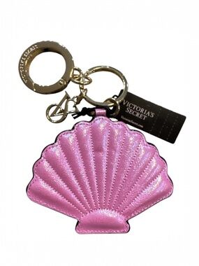 NWT Victoria’s Secret Pink Bling Seashell Keychain